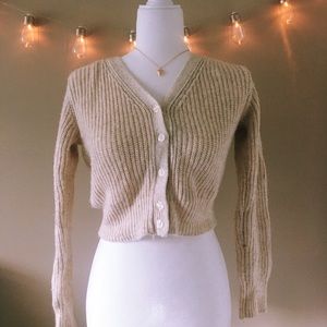 ⭐️ Cropped cream sweater